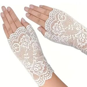 Elegant White Lace Gloves